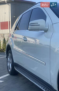 Внедорожник / Кроссовер Mercedes-Benz M-Class 2011 в 