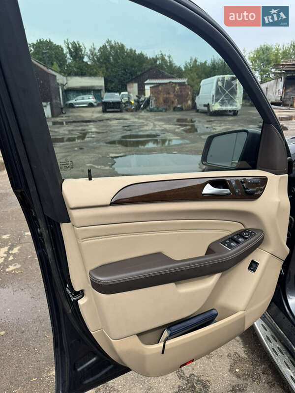 Внедорожник / Кроссовер Mercedes-Benz M-Class 2014 в Калуше