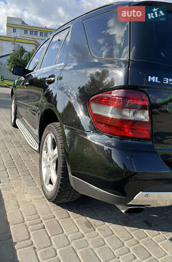 Внедорожник / Кроссовер Mercedes-Benz M-Class 2006 в 