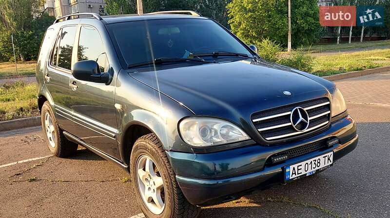 Mercedes-Benz M-Class 2000