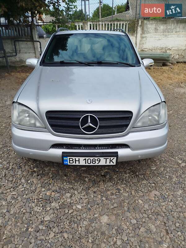 Mercedes-Benz M-Class 1998