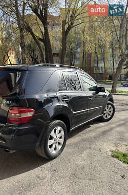 Внедорожник / Кроссовер Mercedes-Benz M-Class 2005 в 