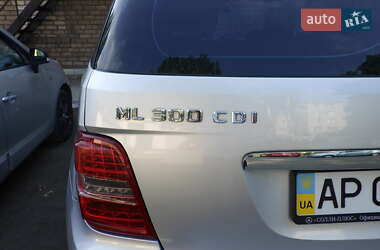 Внедорожник / Кроссовер Mercedes-Benz M-Class 2011 в 