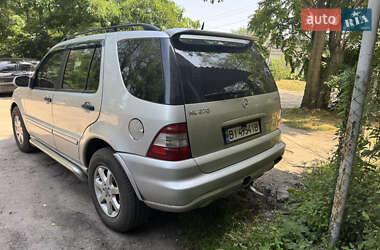 Внедорожник / Кроссовер Mercedes-Benz M-Class 2001 в 