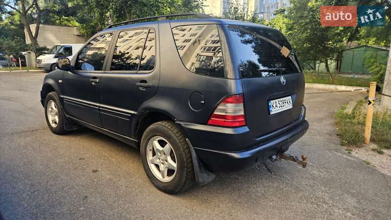 Внедорожник / Кроссовер Mercedes-Benz M-Class 2000 в Киеве