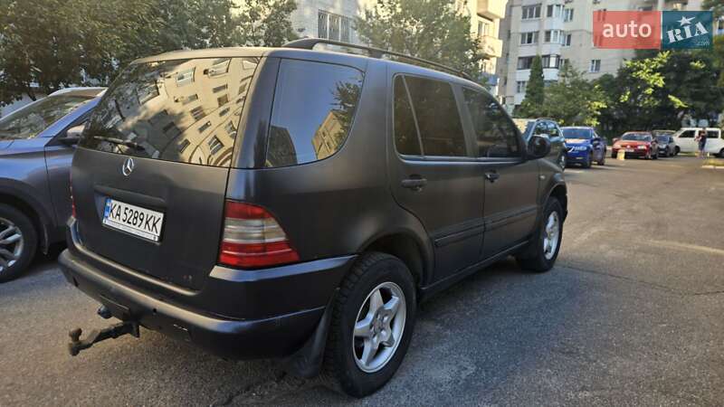 Внедорожник / Кроссовер Mercedes-Benz M-Class 2000 в Киеве