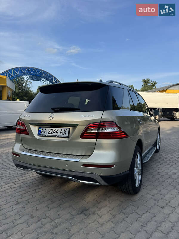 Внедорожник / Кроссовер Mercedes-Benz M-Class 2013 в Ровно