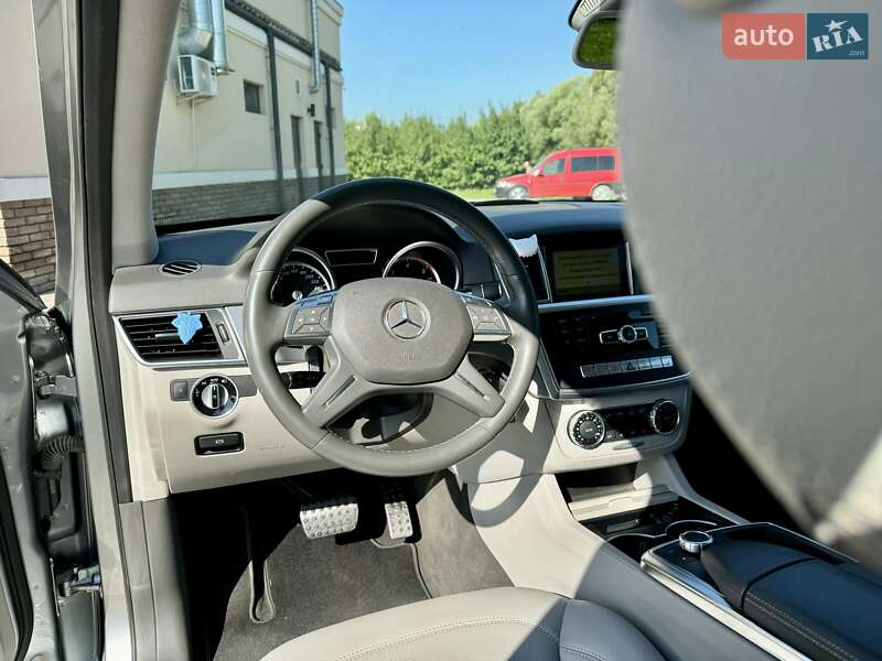 Внедорожник / Кроссовер Mercedes-Benz M-Class 2012 в Черновцах