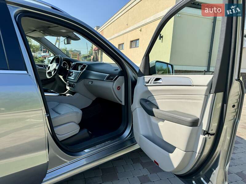 Внедорожник / Кроссовер Mercedes-Benz M-Class 2012 в Черновцах