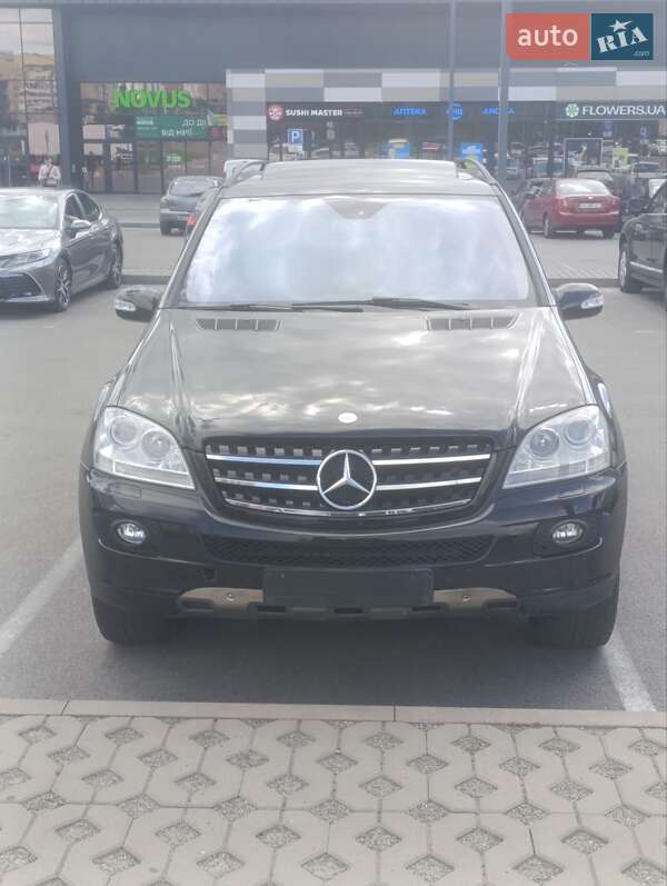 Внедорожник / Кроссовер Mercedes-Benz M-Class 2006 в 