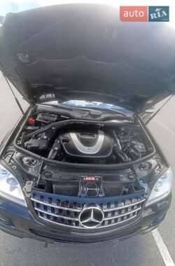 Внедорожник / Кроссовер Mercedes-Benz M-Class 2006 в 