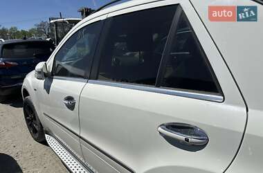 Внедорожник / Кроссовер Mercedes-Benz M-Class 2011 в 