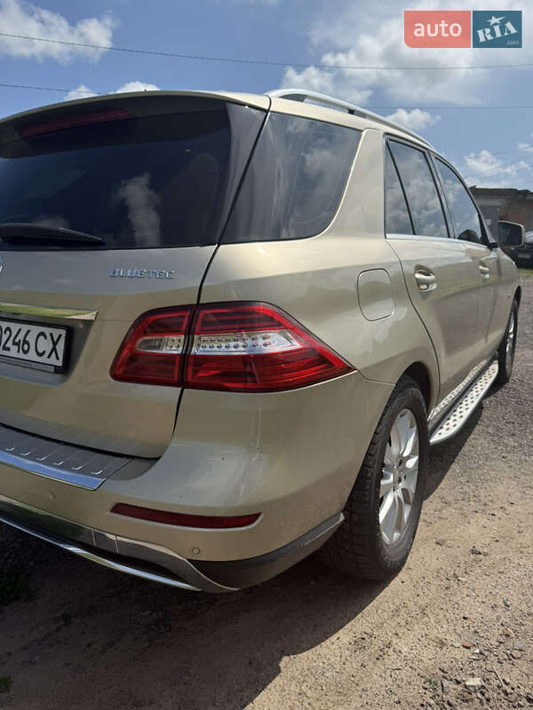 Внедорожник / Кроссовер Mercedes-Benz M-Class 2011 в Конотопе