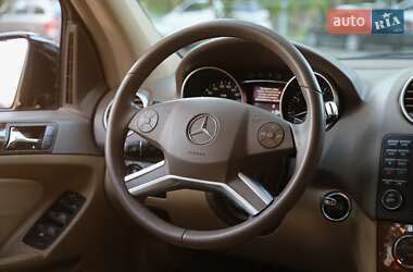 Внедорожник / Кроссовер Mercedes-Benz M-Class 2010 в 