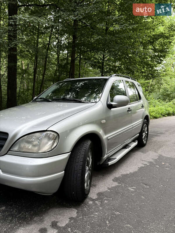 Внедорожник / Кроссовер Mercedes-Benz M-Class 2001 в 