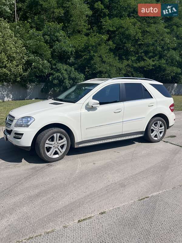 Позашляховик / Кросовер Mercedes-Benz M-Class 2010 в Харкові