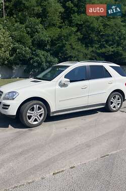 Внедорожник / Кроссовер Mercedes-Benz M-Class 2010 в 