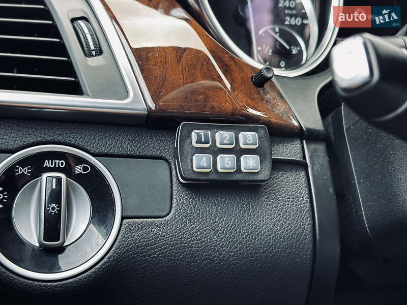Внедорожник / Кроссовер Mercedes-Benz M-Class 2012 в Кременчуге