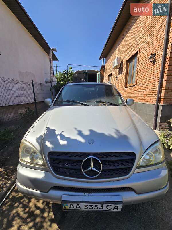 Позашляховик / Кросовер Mercedes-Benz M-Class 2001 в 