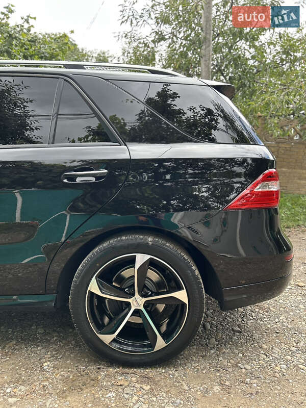 Внедорожник / Кроссовер Mercedes-Benz M-Class 2014 в Черновцах