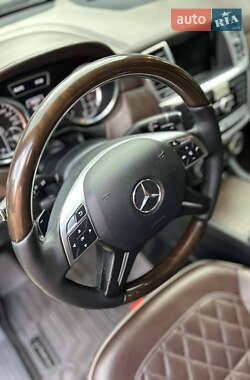 Позашляховик / Кросовер Mercedes-Benz M-Class 2014 в 