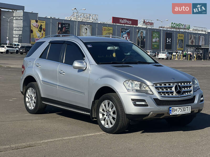 Внедорожник / Кроссовер Mercedes-Benz M-Class 2009 в Одессе