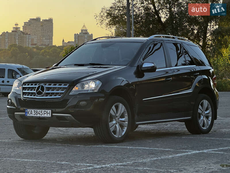 Внедорожник / Кроссовер Mercedes-Benz M-Class 2010 в Киеве