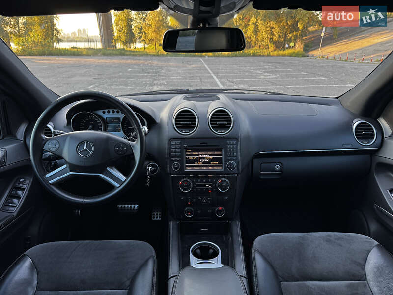 Внедорожник / Кроссовер Mercedes-Benz M-Class 2010 в Киеве