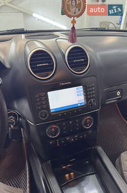 Позашляховик / Кросовер Mercedes-Benz M-Class 2006 в 