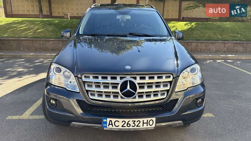 Внедорожник / Кроссовер Mercedes-Benz M-Class 2011 в Киеве