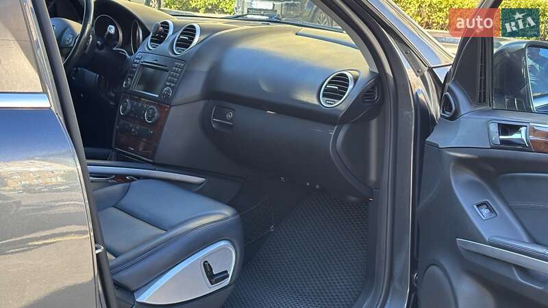 Внедорожник / Кроссовер Mercedes-Benz M-Class 2011 в Киеве