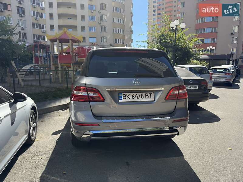 Внедорожник / Кроссовер Mercedes-Benz M-Class 2012 в 