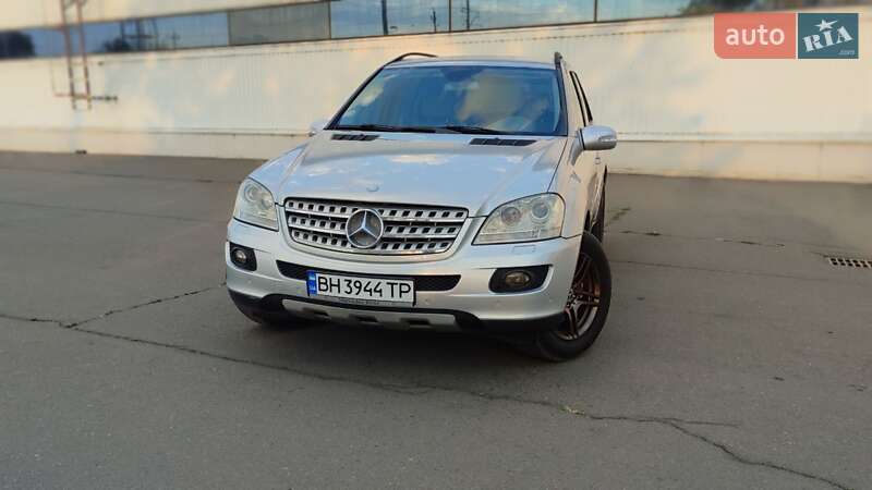 Mercedes-Benz M-Class 2005