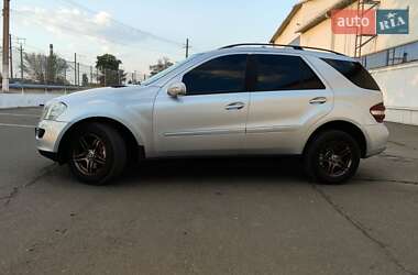 Внедорожник / Кроссовер Mercedes-Benz M-Class 2005 в 