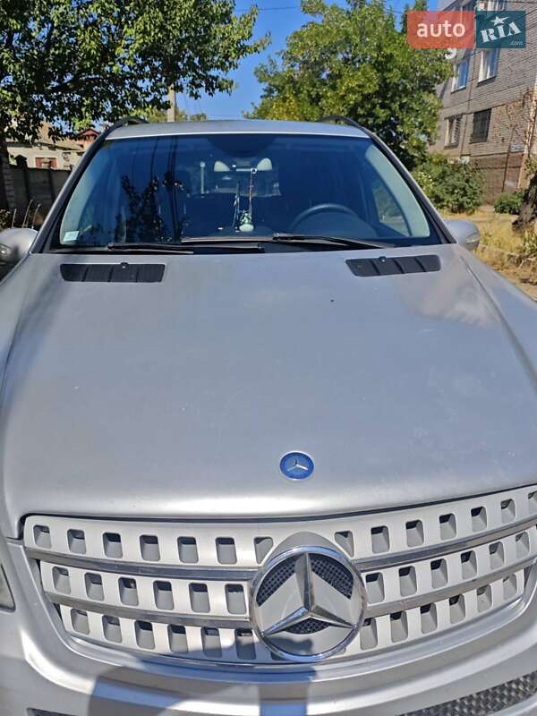 Внедорожник / Кроссовер Mercedes-Benz M-Class 2006 в Николаеве