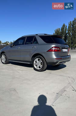 Позашляховик / Кросовер Mercedes-Benz M-Class 2013 в  фото 9 Позашляховик / Кросовер Mercedes-Benz M-Class 2013 в