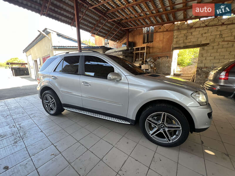 Внедорожник / Кроссовер Mercedes-Benz M-Class 2006 в Могилев-Подольске