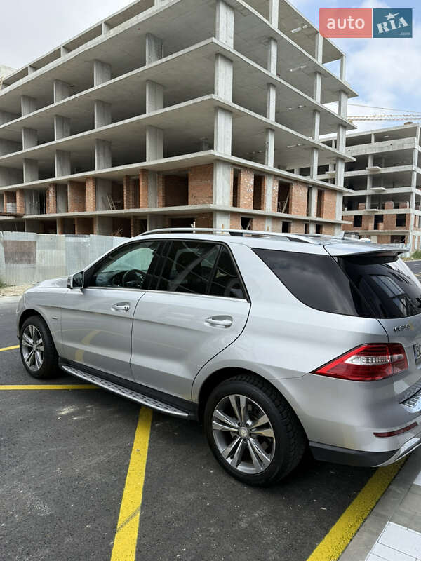 Внедорожник / Кроссовер Mercedes-Benz M-Class 2011 в Львове
