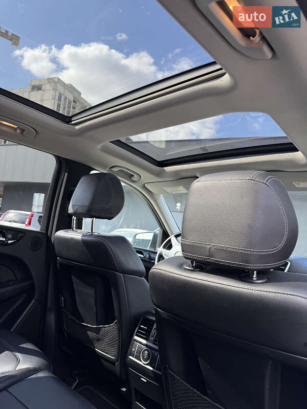 Внедорожник / Кроссовер Mercedes-Benz M-Class 2012 в Киеве