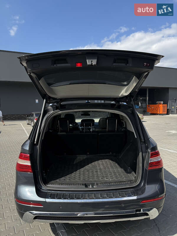 Внедорожник / Кроссовер Mercedes-Benz M-Class 2012 в Киеве