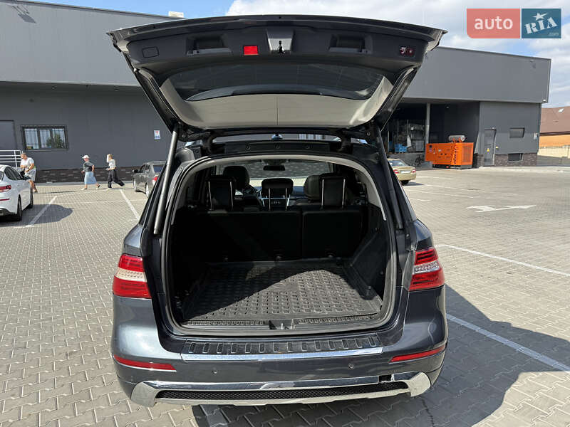 Внедорожник / Кроссовер Mercedes-Benz M-Class 2012 в Киеве