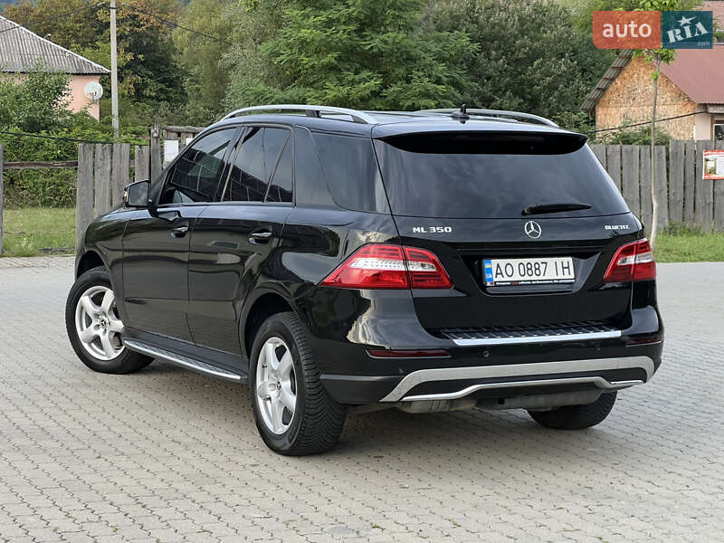 Внедорожник / Кроссовер Mercedes-Benz M-Class 2012 в Сваляве