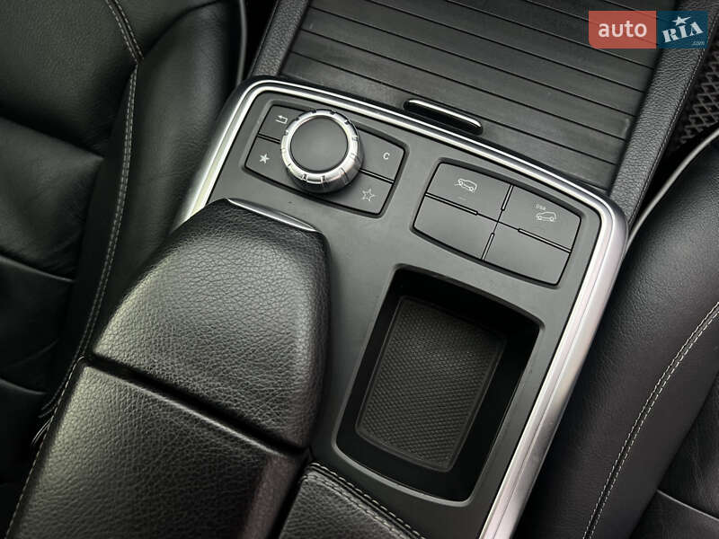 Внедорожник / Кроссовер Mercedes-Benz M-Class 2012 в Сваляве