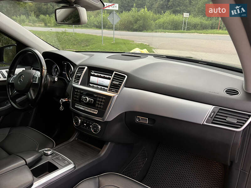 Внедорожник / Кроссовер Mercedes-Benz M-Class 2012 в Сваляве