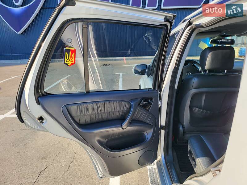 Позашляховик / Кросовер Mercedes-Benz M-Class 2004 в Києві