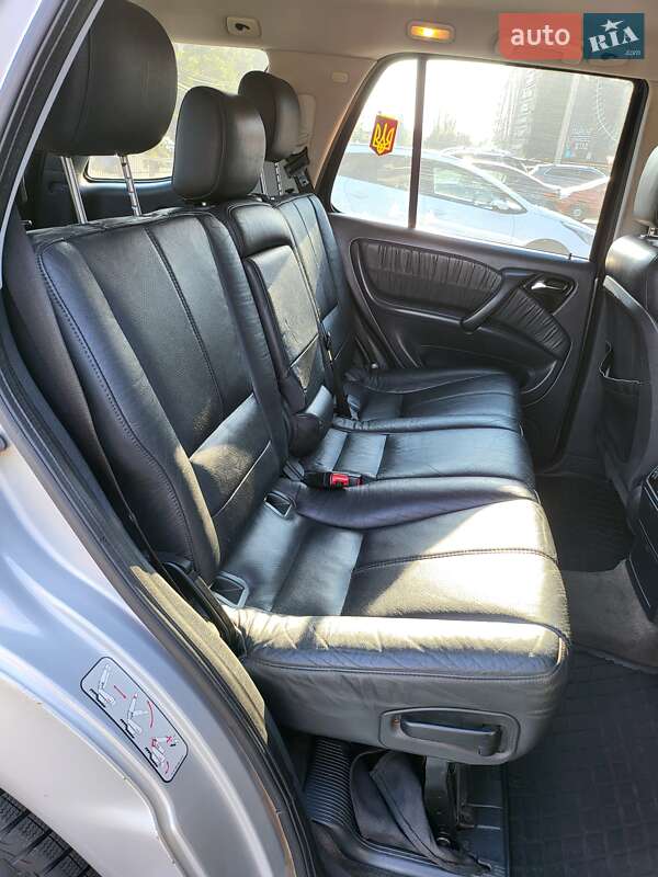 Позашляховик / Кросовер Mercedes-Benz M-Class 2004 в Києві