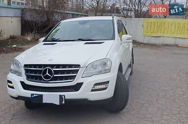 Позашляховик / Кросовер Mercedes-Benz M-Class 2010 в Харкові