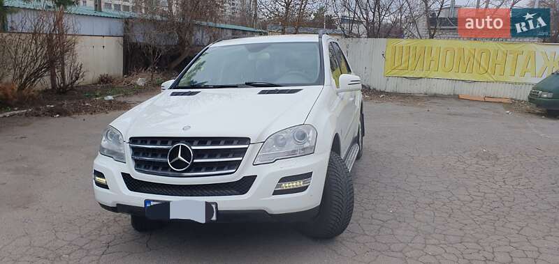 Mercedes-Benz M-Class 2010