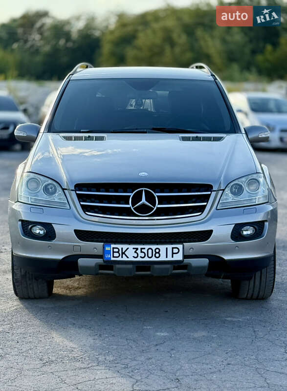 Внедорожник / Кроссовер Mercedes-Benz M-Class 2005 в Ровно