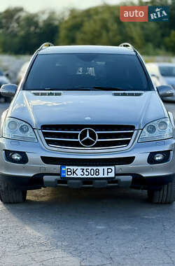 Внедорожник / Кроссовер Mercedes-Benz M-Class 2005 в 